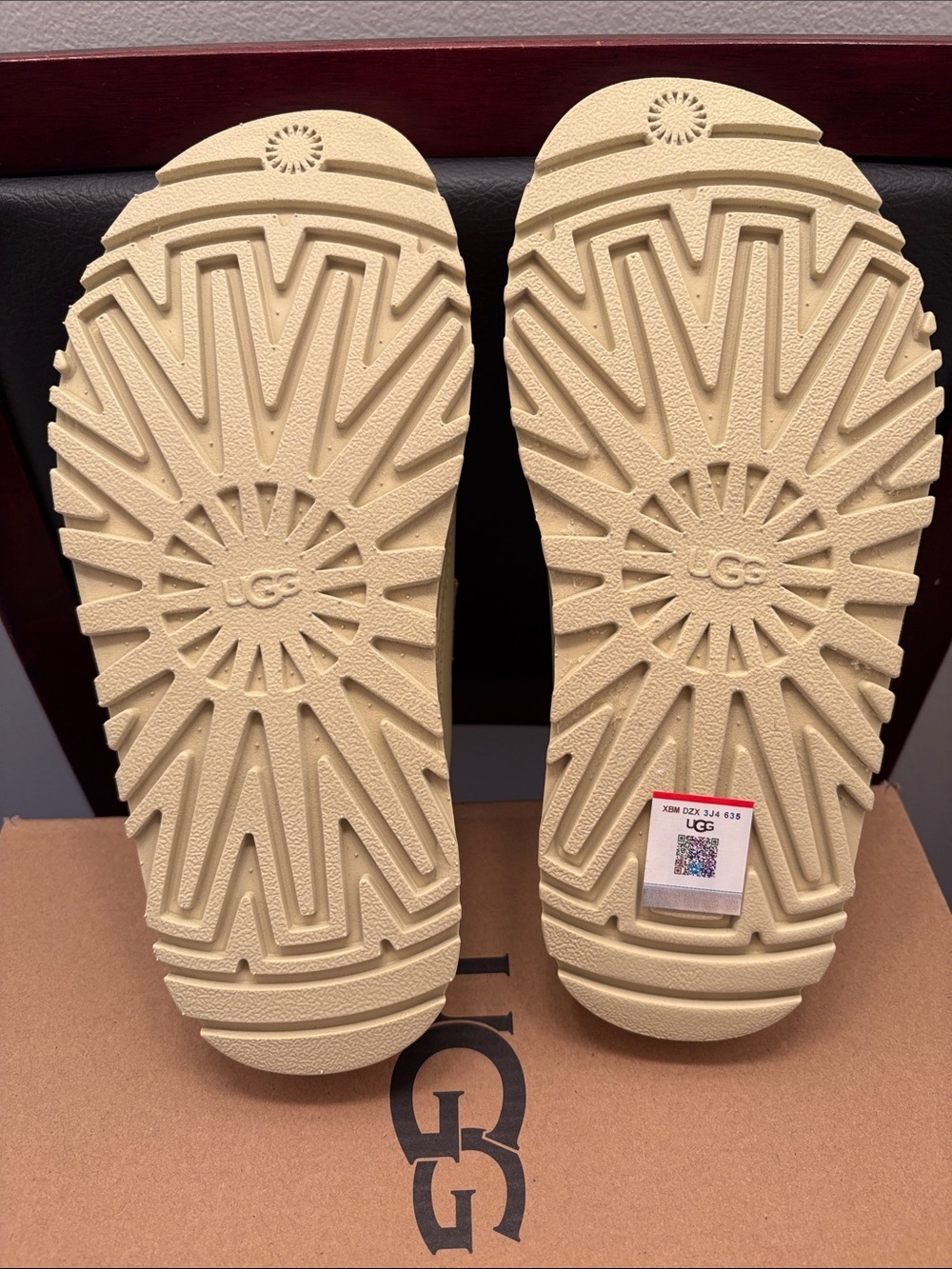 New UGG Goldenglow Yellow Dual-Strap Lug Slide Sandals - Picture 5 of 6